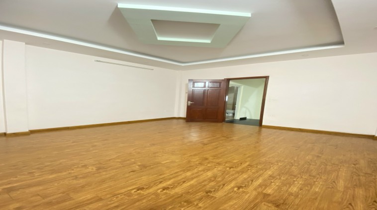 Cho thuê nhà nguyên căn ngõ 1395 ngay Quận ủy Hoàng Mai, 5 tầng, 33m2, 4 ngủ, 13.5 triệu